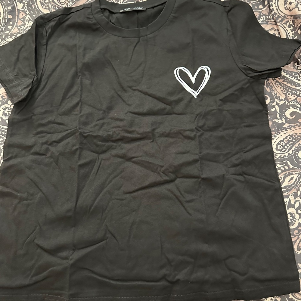 NWT SHEIN T-shirt with heart
